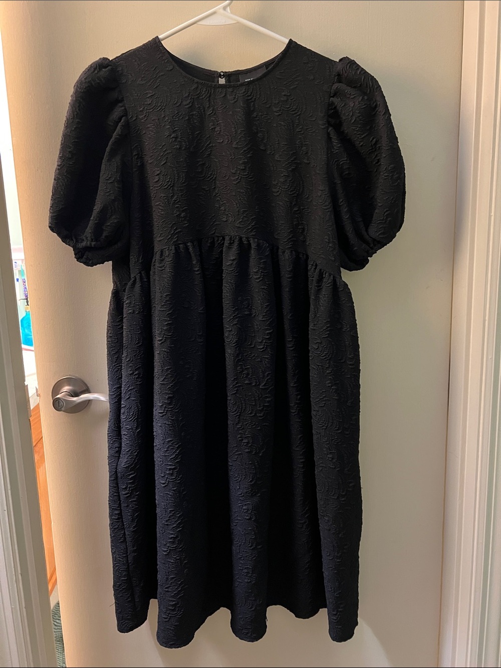 Who What Wear Black Textured Puff-Sleeve Dress